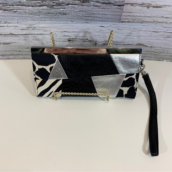 La Express Animal Print B&W Wallet Wristlet - Picture 2 of 7